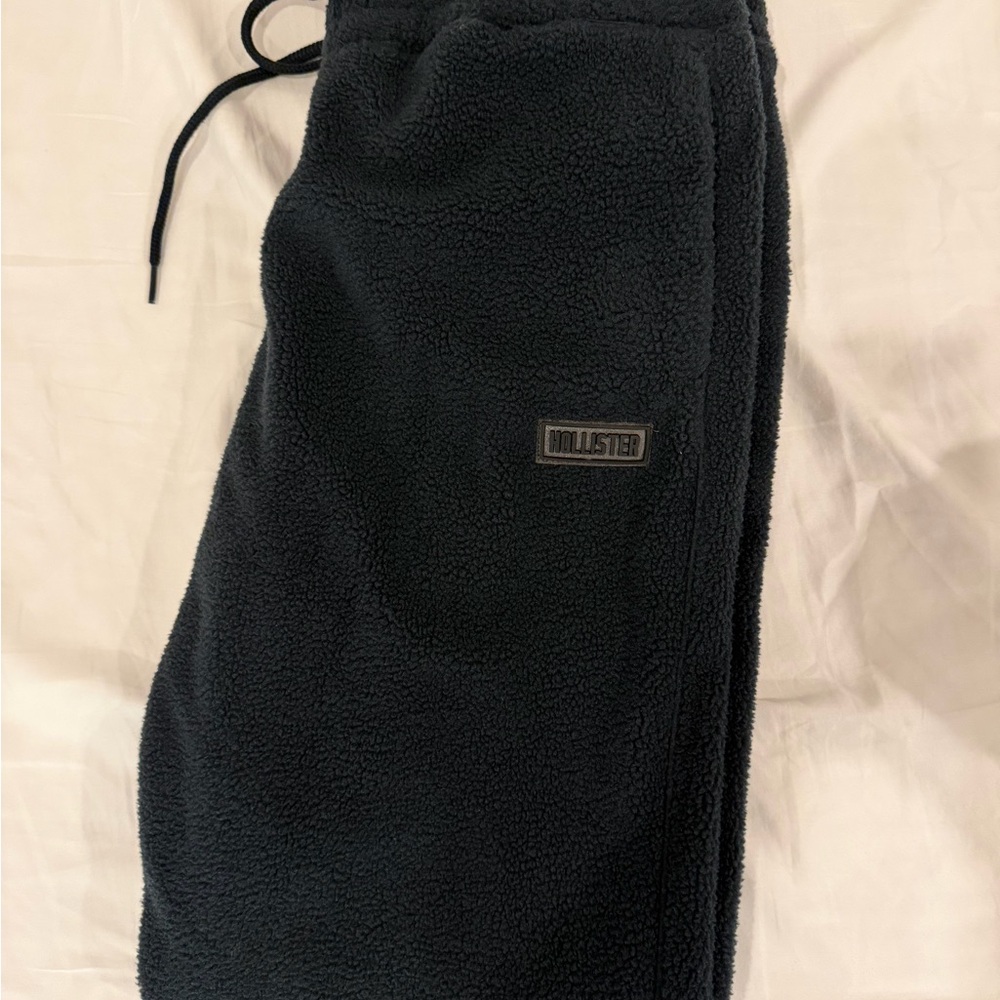 Hollister Black Fleece Relaxed Joggers NWT Medium